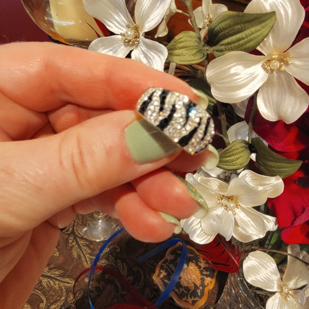 Zebra ring
